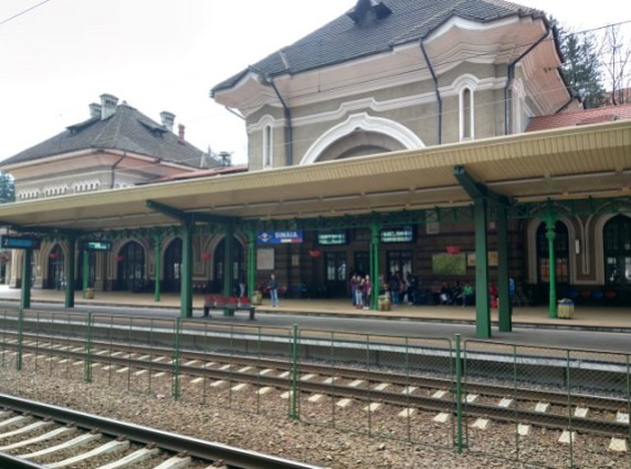 sinaia-travel-train-platform